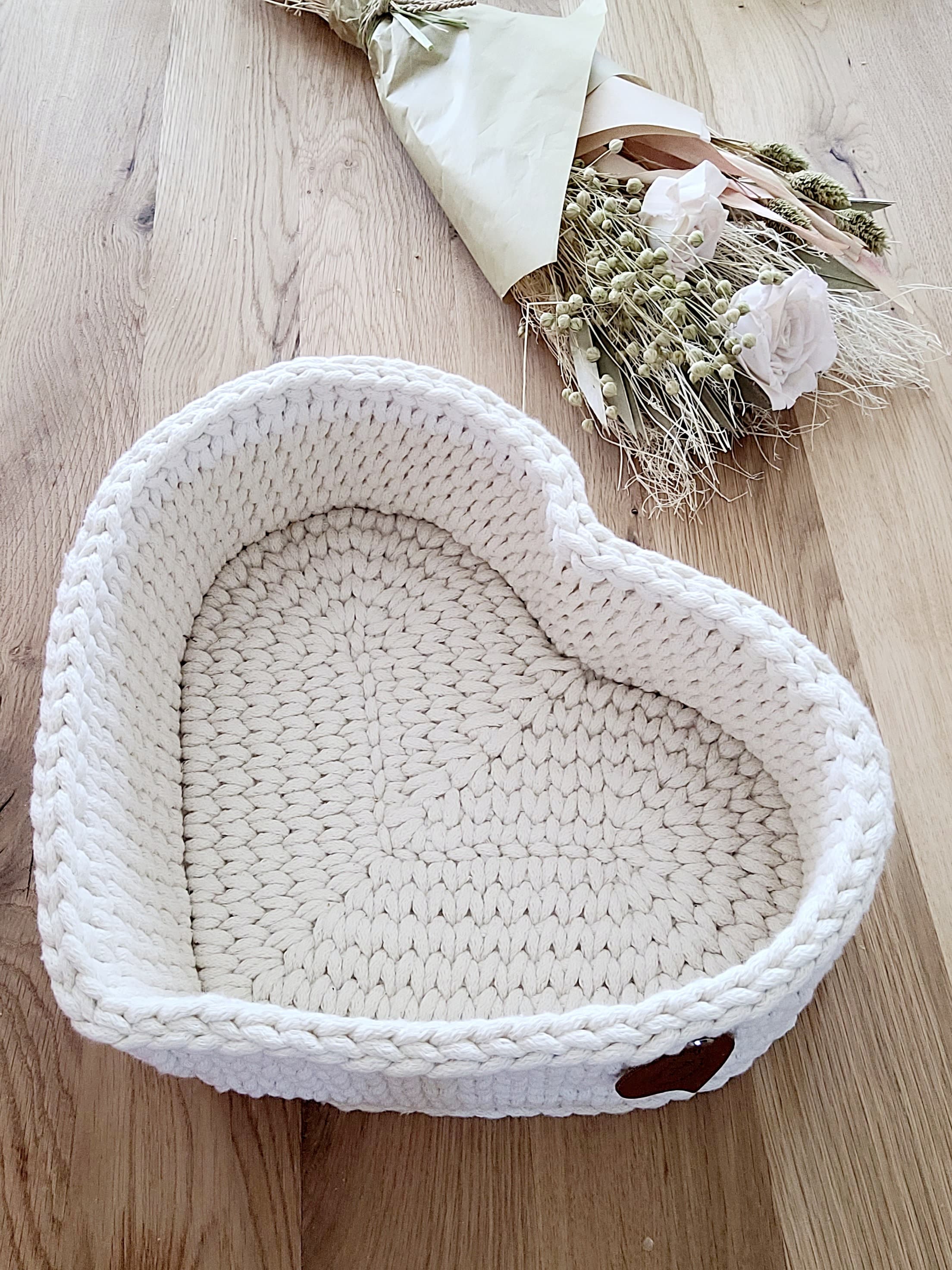 Geschenke für den Partner I Korb in Herzform I Romantische Geschenke I Geburtstag Frau I Partnergeschenke für Verliebte I Unikate I rote