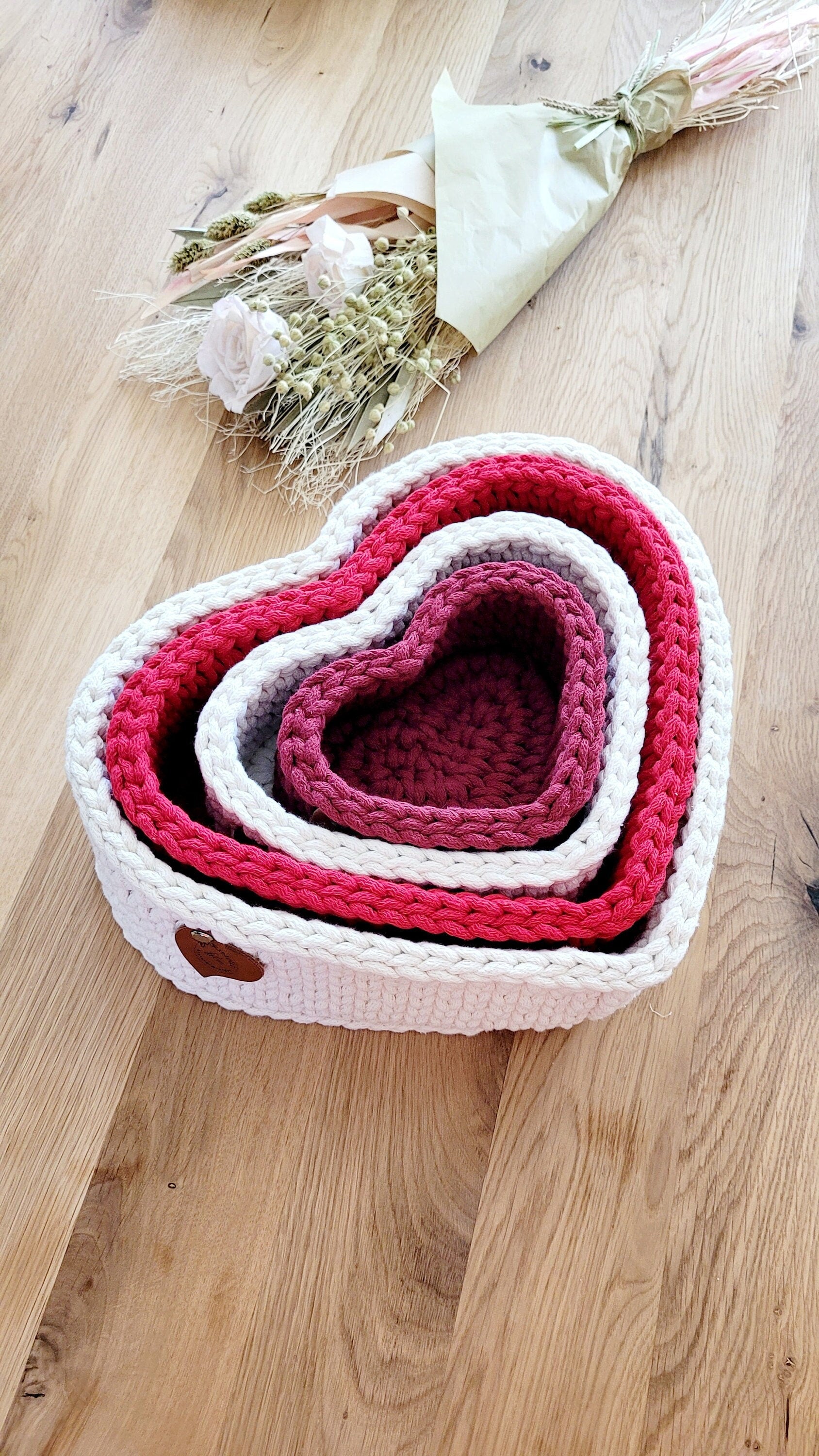 Geschenke für den Partner I Korb in Herzform I Romantische Geschenke I Geburtstag Frau I Partnergeschenke für Verliebte I Unikate I rote