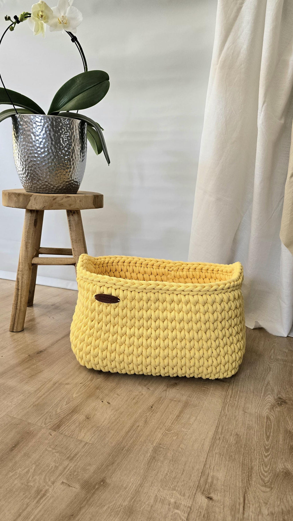 Vielseitig einsetzbar: Ob als XXL Wäschekorb, Newspaper Basket oder zur Aufbewahrung von Decken und Spielzeug – dieser Korb bietet viel Platz und passt sich deinen Bedürfnissen an.