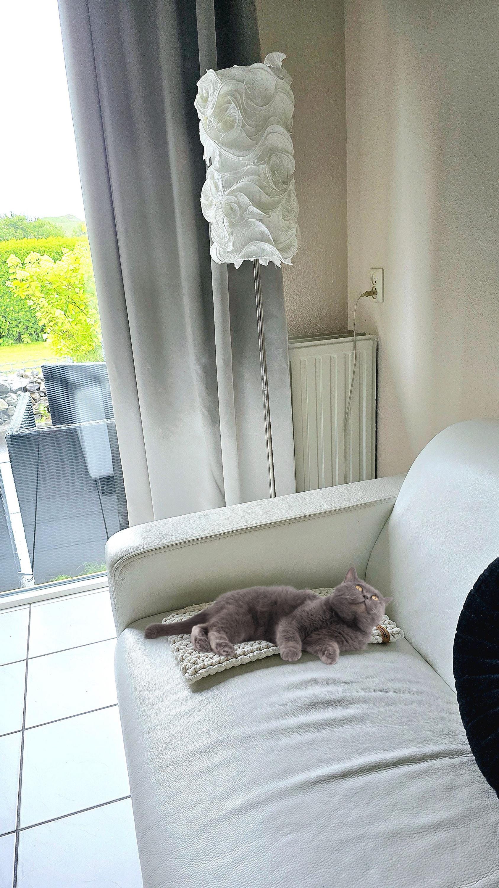 Für die perfekte Überraschung: Kissen für Katzen als Geschenke für Katzenbesitzer oder Katzenmama Geschenk. Die Fensterbankauflage für Katzen wird deinem pelzigen Freund den besten Platz im Haus bieten!