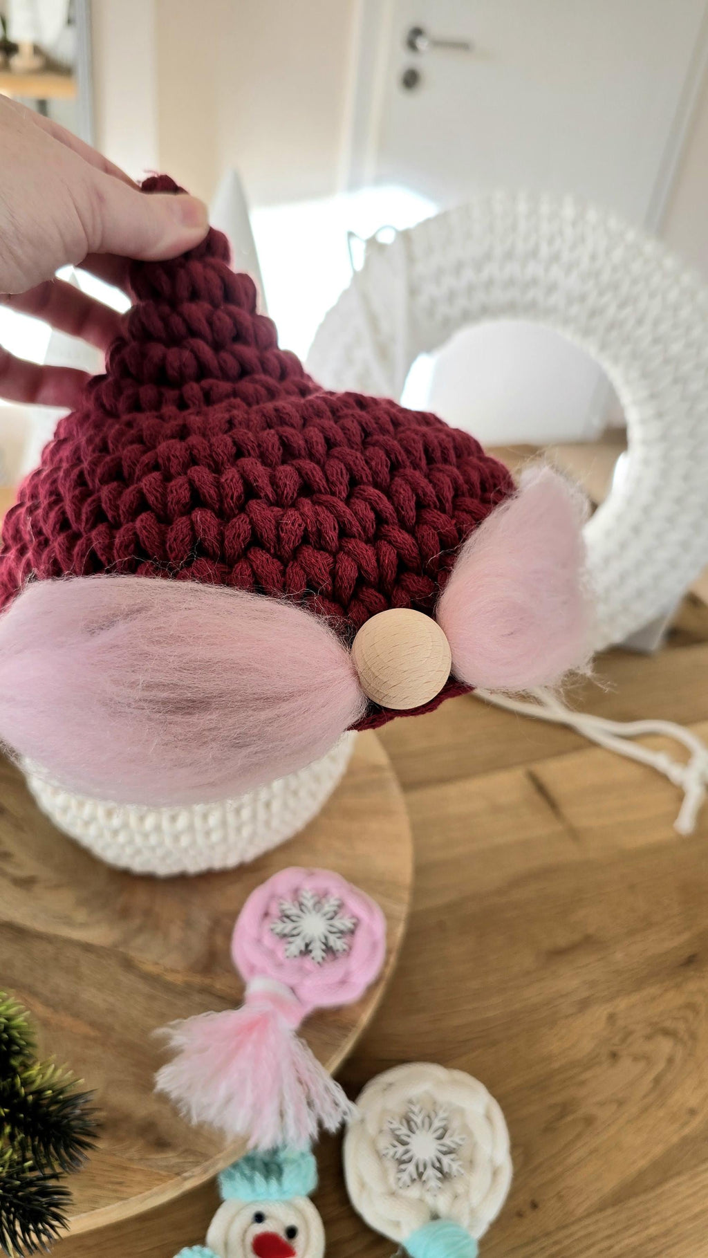 Mit diesen kreativen Weihnachtsdeko Ideen bringst du dein Zuhause und sogar das Kinderzimmer zum Strahlen. 
Also, mach Platz für den coolsten Nikolaus in Korb-Form – deine kleinen Geschenke Weihnachten waren noch nie so charmant!