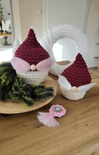 Mit diesen kreativen Weihnachtsdeko Ideen bringst du dein Zuhause und sogar das Kinderzimmer zum Strahlen. 
Also, mach Platz für den coolsten Nikolaus in Korb-Form – deine kleinen Geschenke Weihnachten waren noch nie so charmant!