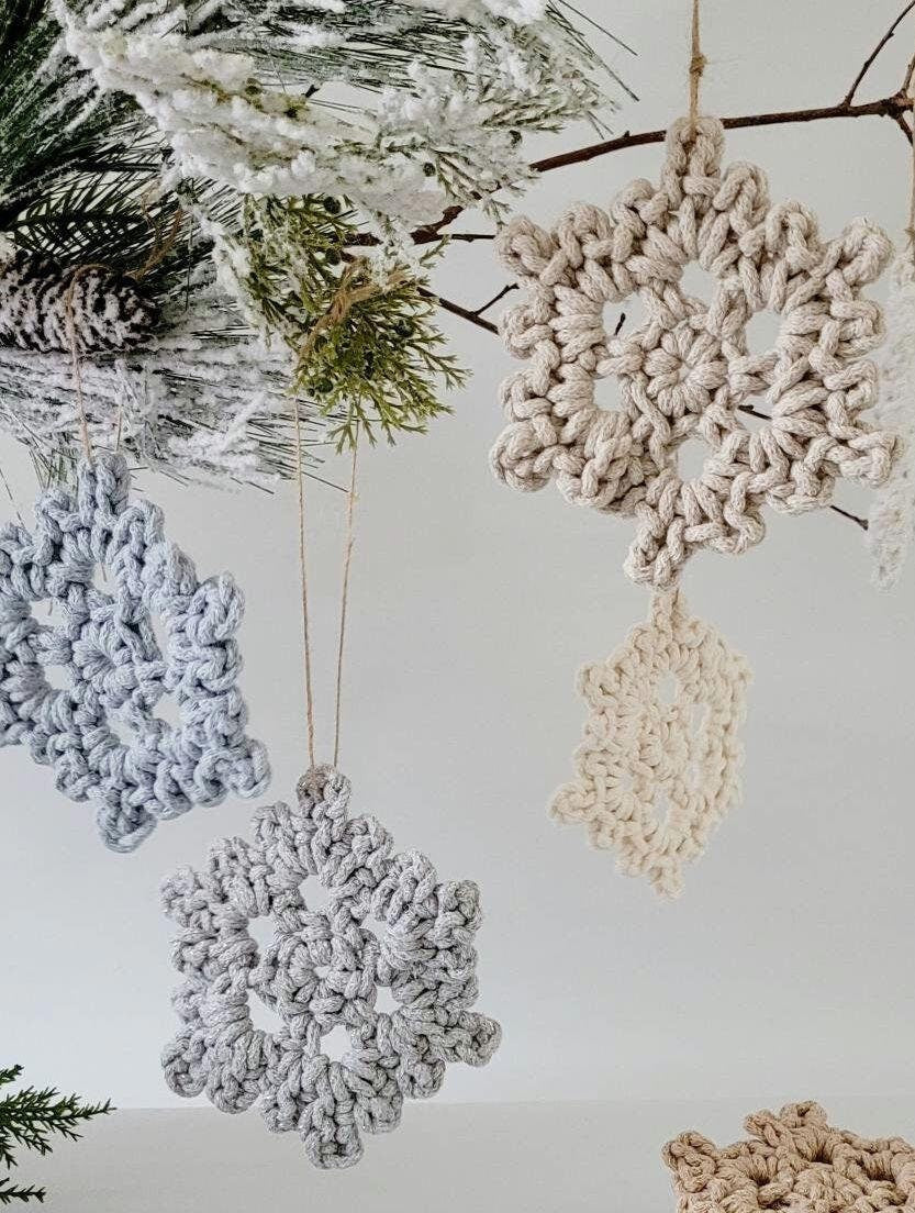 Weihnachtssterne 3er Set, Weihnachtsornament und Deko für den Weihnachtsbaum, Charm Anhänger Schneeflocke, Christbaumschmuck Sterne