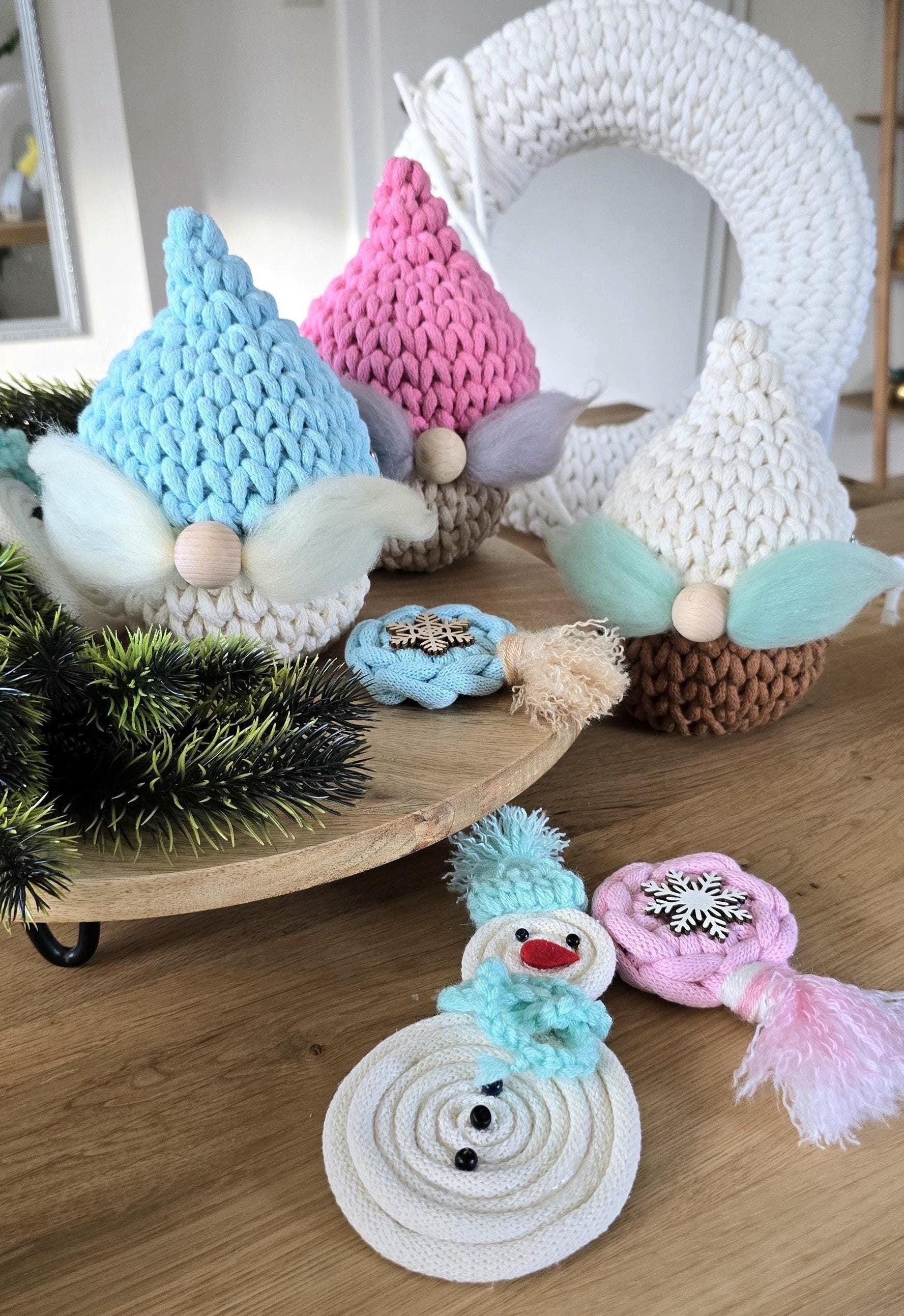 Unsere Mini Wichtel sind detailverliebt gestaltet und ideal als süßer Nikolaus-Begleiter. Perfekt für Weihnachtsdeko Ideen, Geschenkideen zur Geburt eines Kindes oder als Weihnachtsgeschenke für Kinder.