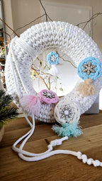 Der zarte Schneeflocke Anhänger macht sich fantastisch als Christbaumschmuck und sorgt für den richtigen Weihnachtsornament-Touch.