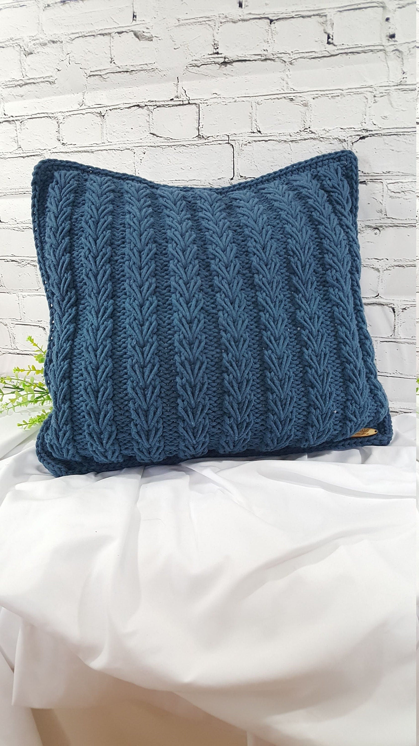 Kissen gestrickt, Geschenkidee, moderne Wohnkultur, Dekokissen, stilvolles Sofakissen, skandinavisches Dekor, Baumwollschnur