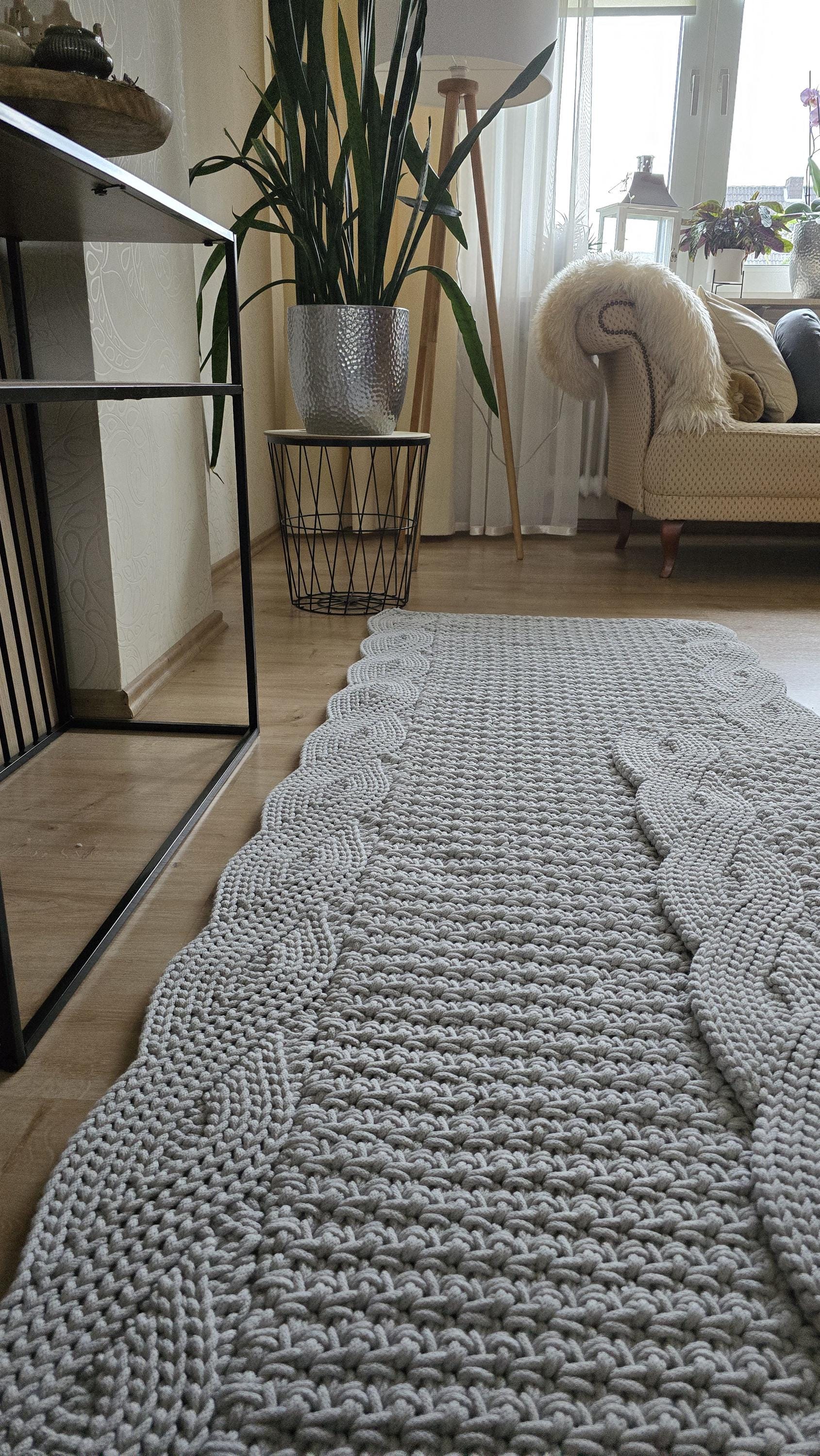 Mehr als nur ein Teppichläufer – ein Statement für dein Zuhause!
Dieser läufer teppich flur ist nicht einfach nur ein Teppich – er ist dein persönlicher Interior-Gamechanger! Perfekt für Flur, Wohnzimmer, Badezimmer oder Küche, macht er nicht nur optisch was her, sondern schützt auch den Boden und bringt Gemütlichkeit in dein Zuhause. Dank des skandinavischen Designs passt er in jede stilvolle Einrichtung.
