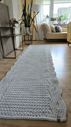 Runner Rug – Handmade, Stylish & Perfect for Your Home!
Looking for that extra touch for your hallway, living room, or kitchen? Here it is! This crocheted runner rug is not just a showstopper but also super soft & durable. Perfect for hallways, bathrooms, or Scandinavian design lovers – a true style statement!