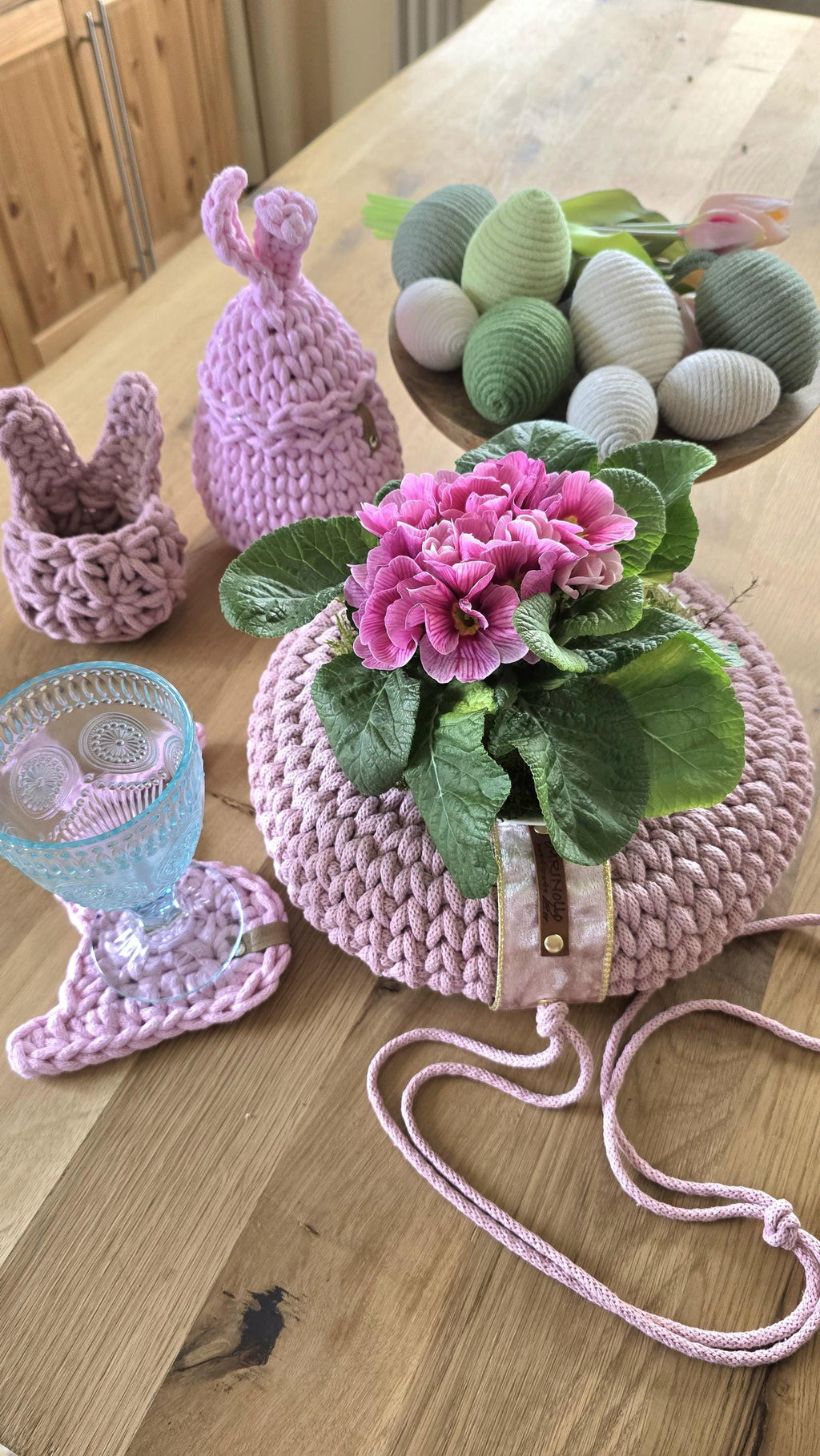 🔅 ARTIKELDETAILS
Artikelnummer: 037

Materialien:
•	Material Baumwollschnur 5mm
•	100 % Baumwolle, Kern: 100 % Polyester
•	Kern: Styropor-Ring
•	Label: Leder
•	Banderole 5cm breit; 100% Polyester