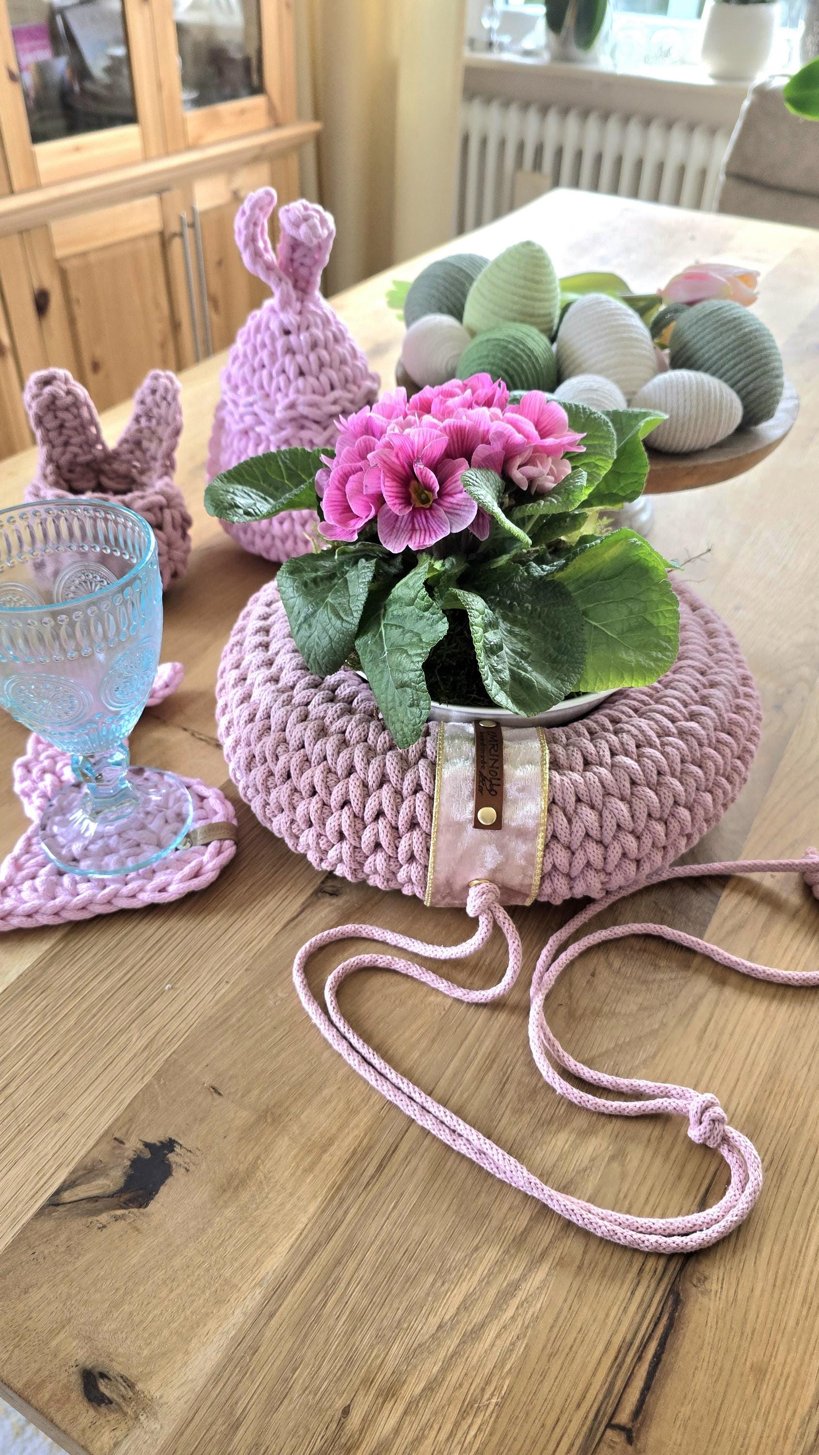 Ob als Hingucker an der Tür, eleganter Akzent an der Wand oder besondere Tischdeko – dieser Kranz bringt Natürlichkeit und Stil in deine vier Wände. Ein wunderschönes Detail für dein Zuhause und eine einzigartige Geschenkidee für jeden Anlass!