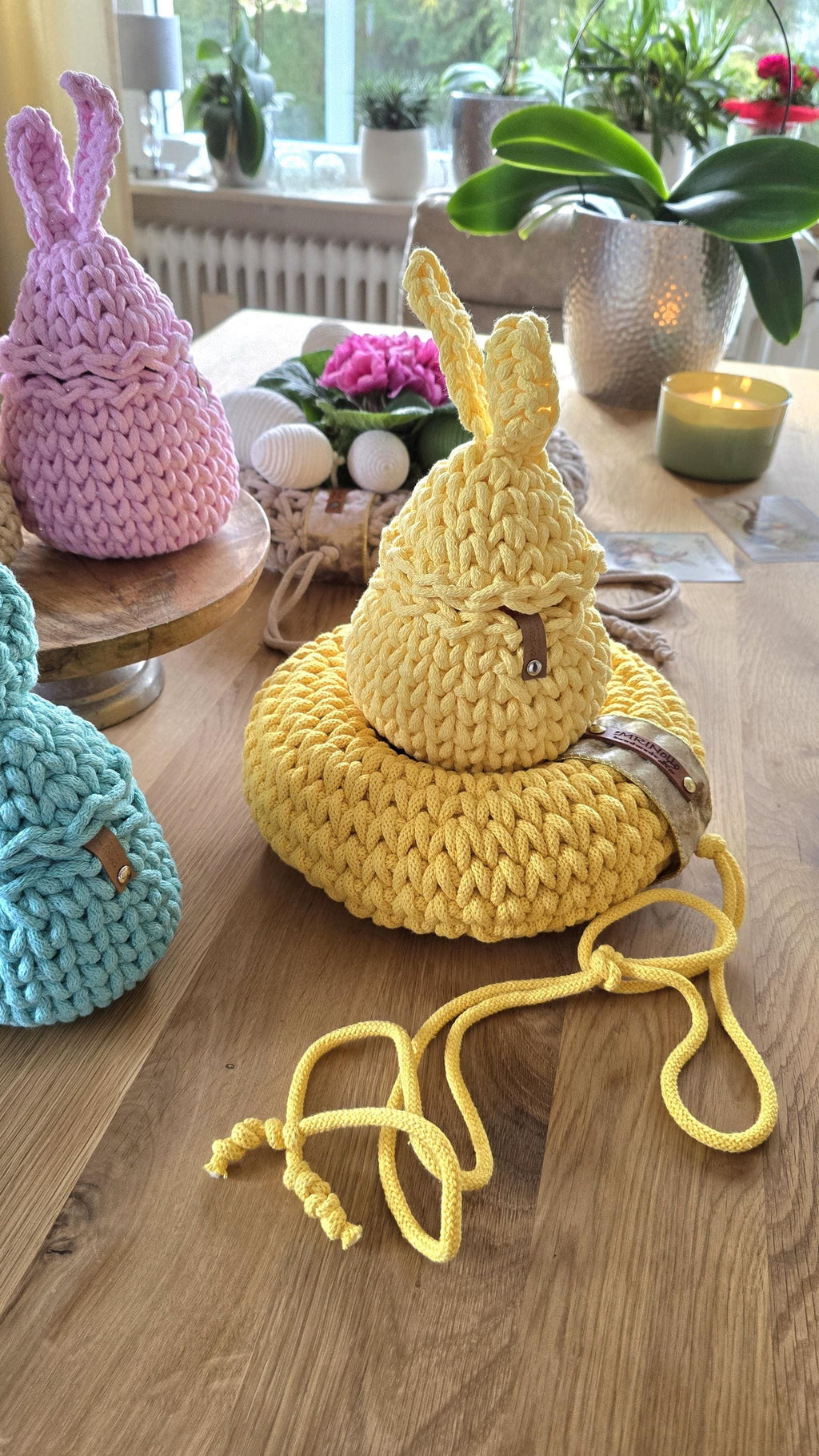 ✔ Handgemacht & einzigartig – kein Massenprodukt!
✔ Deckel mit Hasenohren – süßer geht’s nicht!
✔ Vielseitig nutzbar – als Osterkorb, Babygeschenk oder Organizer