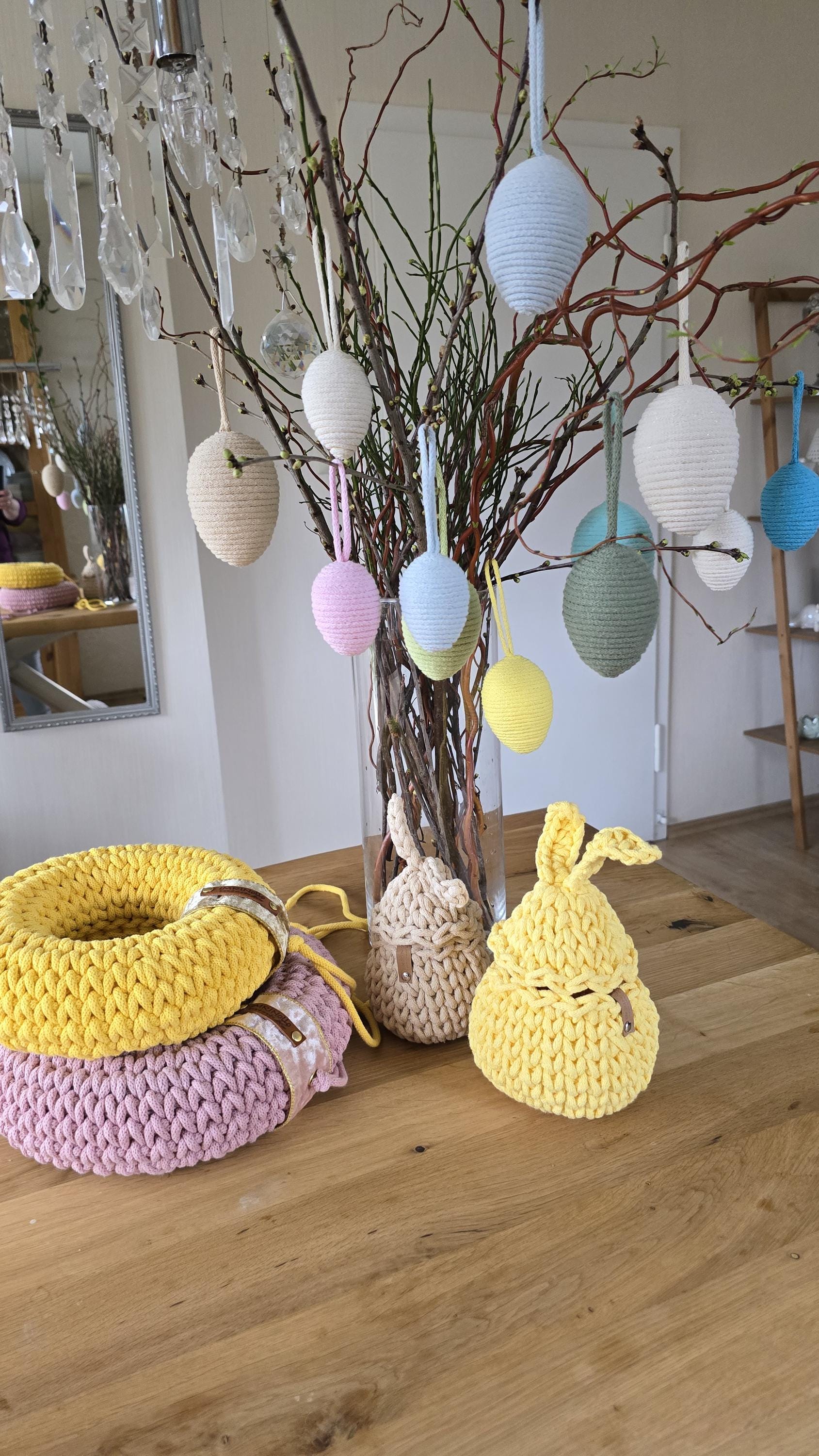 ✔ Handgefertigt & einzigartig – kein 08/15-Kram!
✔ Passt perfekt zu modernem Wohnstil – von Skandi bis Boho
✔ Tolle Geschenkidee – weil ein Schokohase allein nicht reicht
Schnapp dir dieses Osterei, bevor der Osterhase schneller ist als du! 🏃‍♀️💨