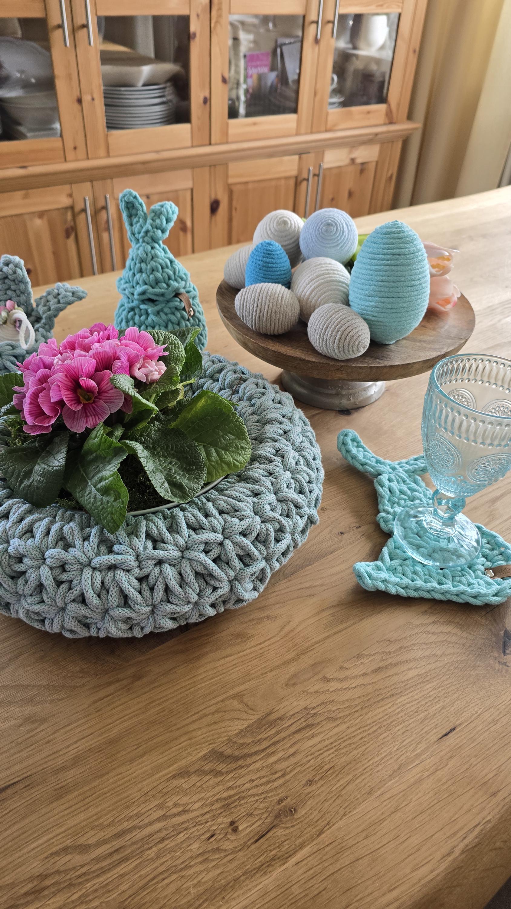 Ob als Wanddeko im Wohnzimmer, stilvolles Einweihungsgeschenk oder zeitlose Dekoration für Ostern – dieser Kranz passt zu jedem Anlass. Perfekt als dekoratives Highlight im Wohnzimmer, als Wanddeko oder als einzigartiges Einweihungsgeschenk.