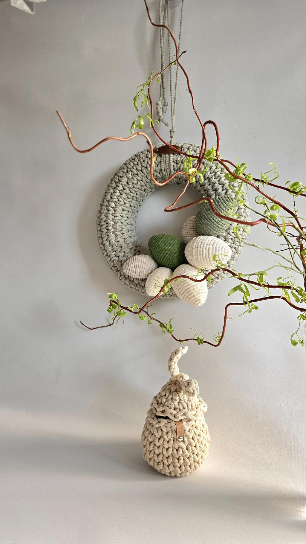 Mach dein Zuhause frühlingsfrisch und sichere dir diesen einzigartigen Osterkranz, bevor er ausverkauft ist! 🌸✨