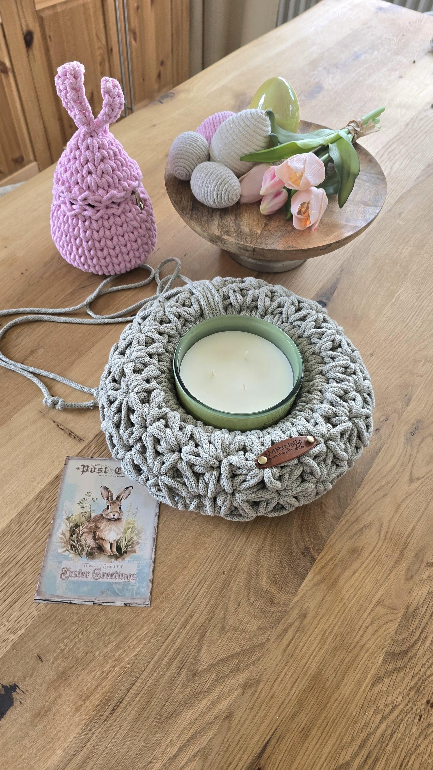 Ob als Wanddeko im Wohnzimmer, stilvolles Einweihungsgeschenk oder zeitlose Dekoration für Ostern – dieser Kranz passt zu jedem Anlass. Perfekt als dekoratives Highlight im Wohnzimmer, als Wanddeko oder als einzigartiges Einweihungsgeschenk.