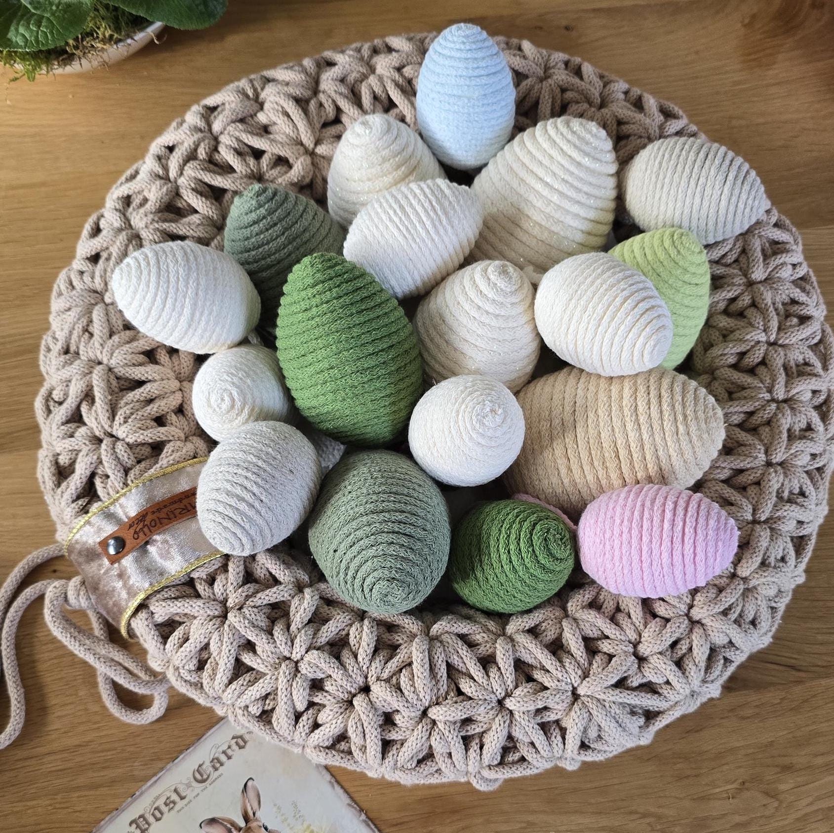 Ob als hübsches Oster-Mitbringsel, Geschenk für deine Liebsten oder als stilvolle Frühlingsdeko für den Tisch – diese Eier setzen überall besondere Akzente.
