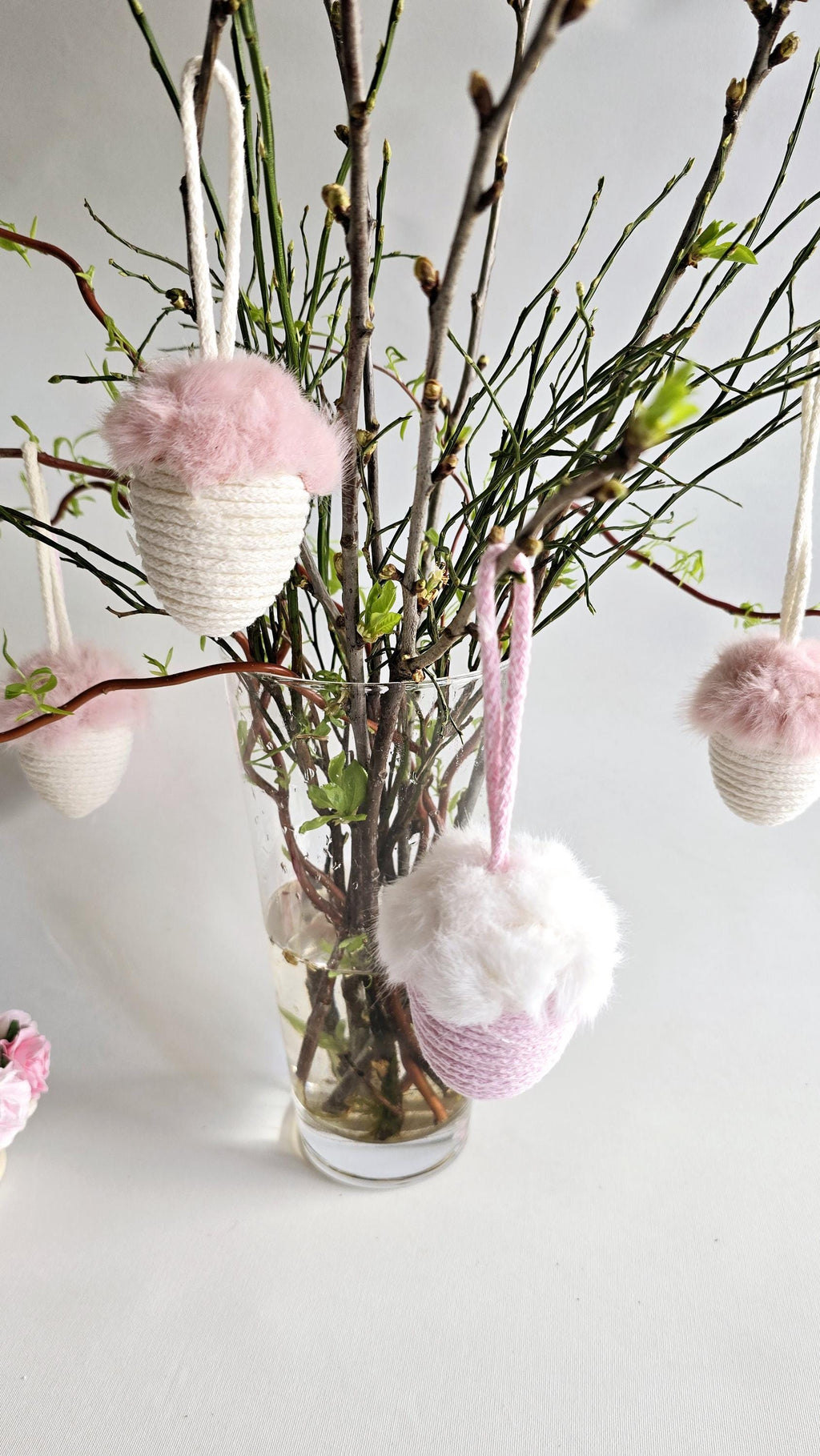 ✔ Handgefertigte Osteranhänger mit feinem Blumenschmuck
✔ Perfekt als Osterdeko für Zweige, Fenster oder den Ostertisch
✔ Hochwertiges, modernes Design – skandinavische Eleganz trifft auf Frühlingszauber