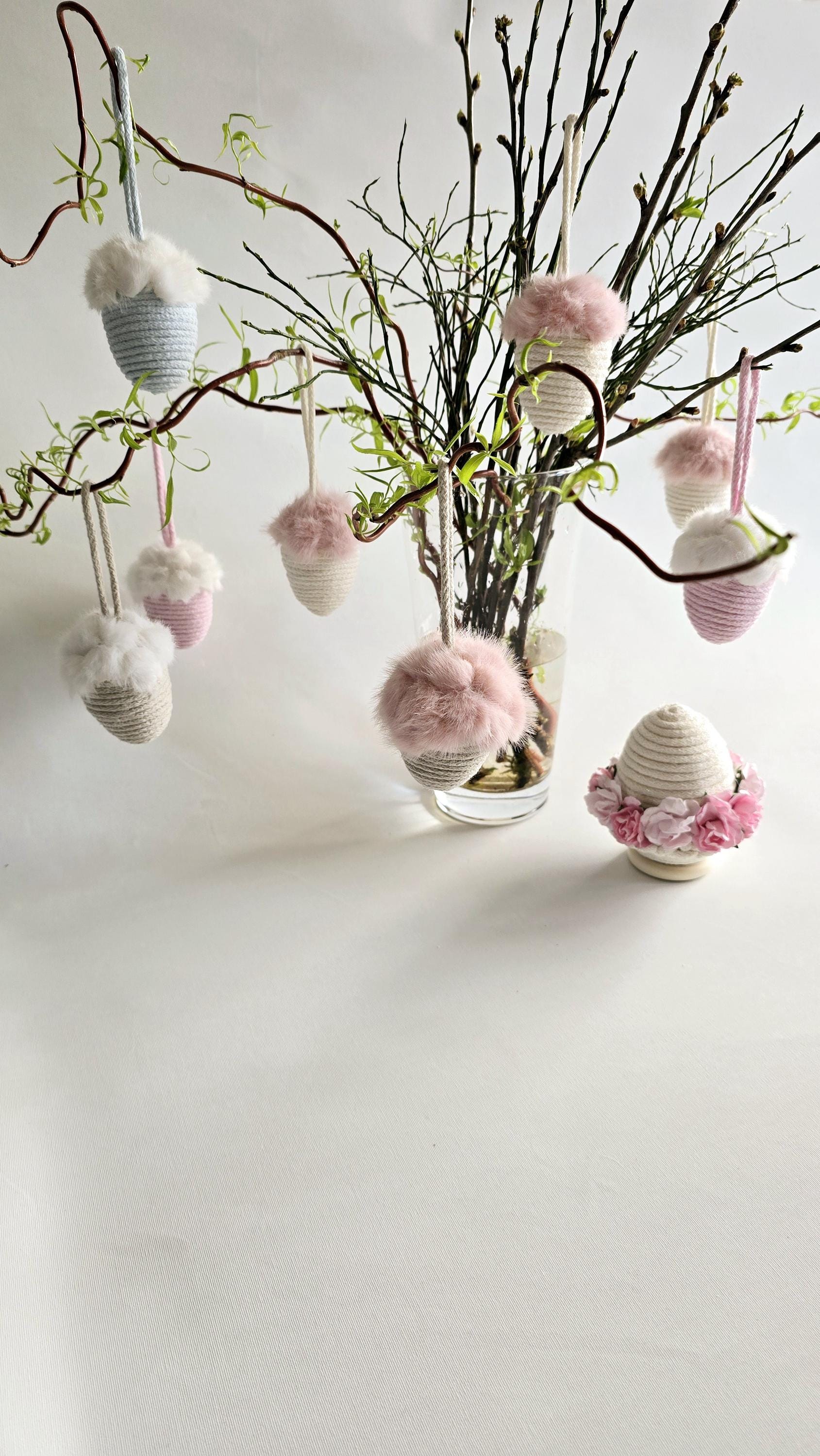 ✔ Handgefertigte Osteranhänger mit feinem Blumenschmuck
✔ Perfekt als Osterdeko für Zweige, Fenster oder den Ostertisch
✔ Hochwertiges, modernes Design – skandinavische Eleganz trifft auf Frühlingszauber