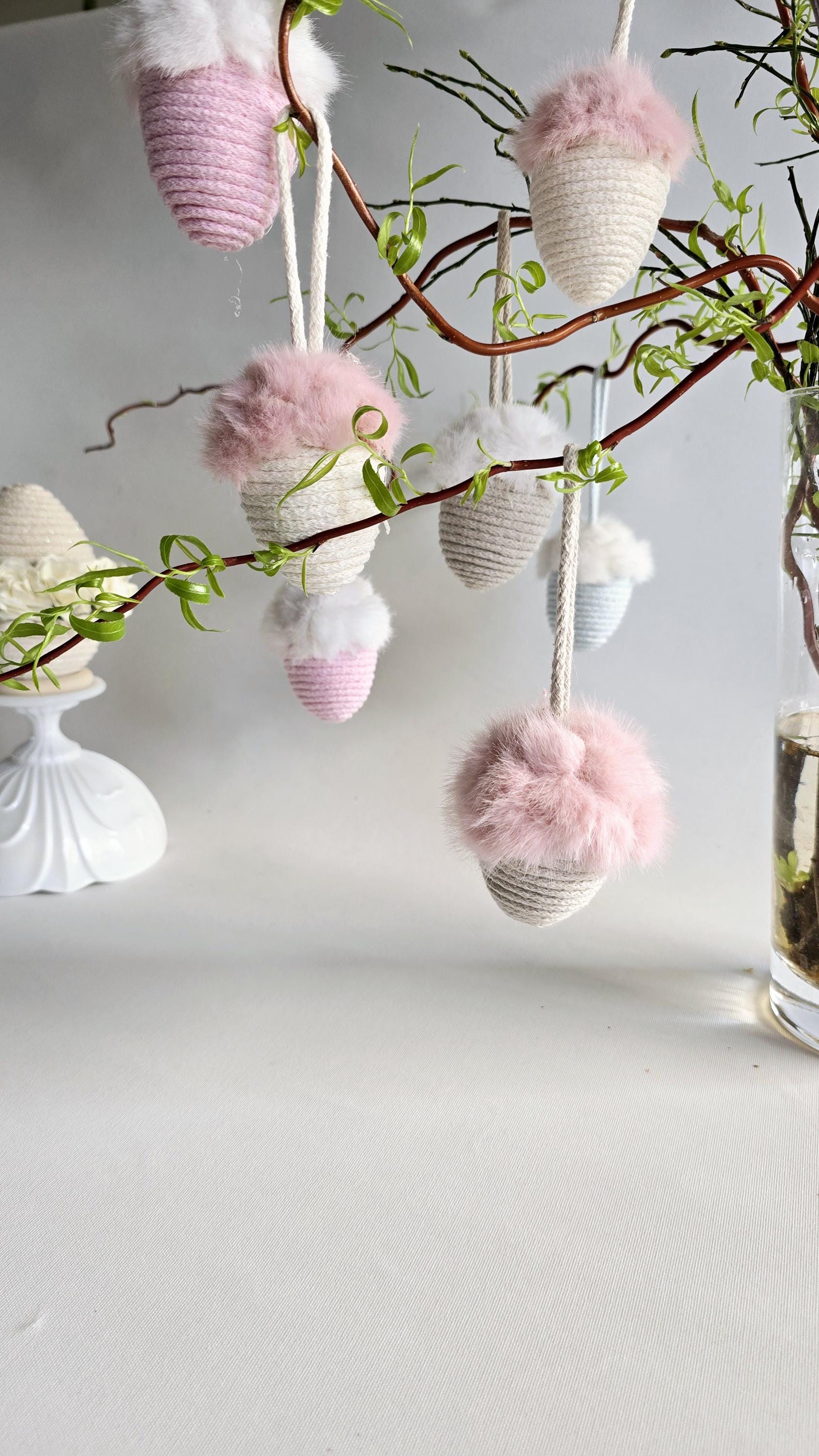 ✔ Flauschiges Design mit hochwertigem Plüsch
✔ Perfekt für Fenster, Tischdeko & Osterzweige
✔ Einzigartiges, modernes Osteraccessoire
Bringe mit diesem kuscheligen Osteranhänger flauschige Frühlingsgefühle in dein Zuhause! 🌿✨
