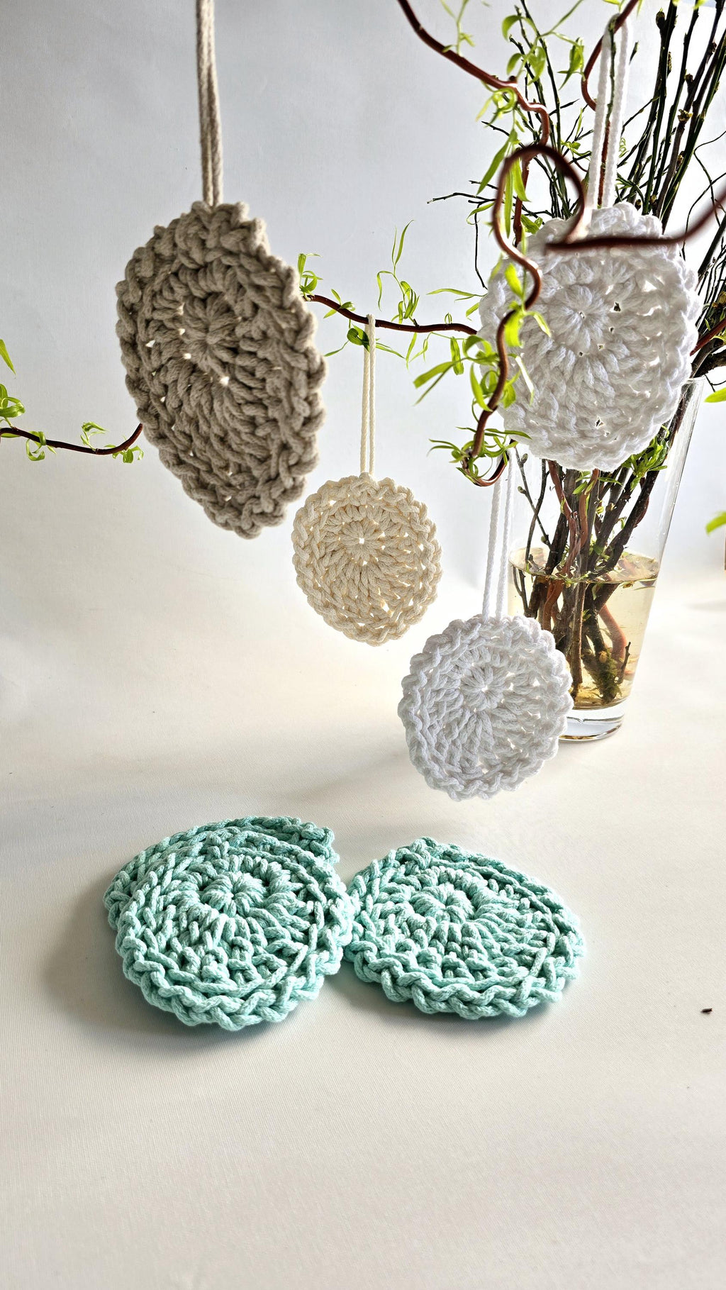 ✔ Perfekt fürs Fenster, den Ostertisch oder als Geschenk
✔ Hängend oder liegend ein Hingucker – 100 % Handmade
✔ Modern, stilvoll & garantiert nicht von der Stange

Hol dir deine außergewöhnliche Osterdeko – bevor der Osterhase alles wegschnappt! 🏃‍♀️💨