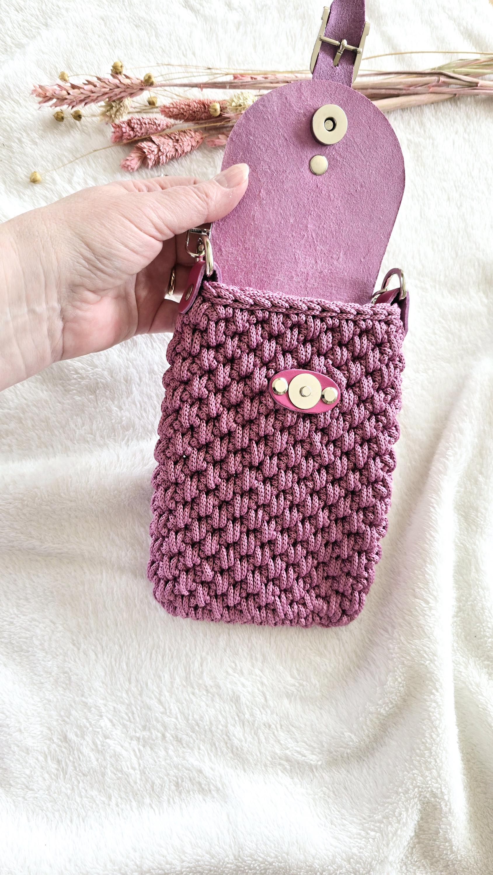 Crochet Phone Bag with Magnetic Closure – Crossbody Pouch for Smartphone – Handmade Storage with Leather Flap & Chain Strap