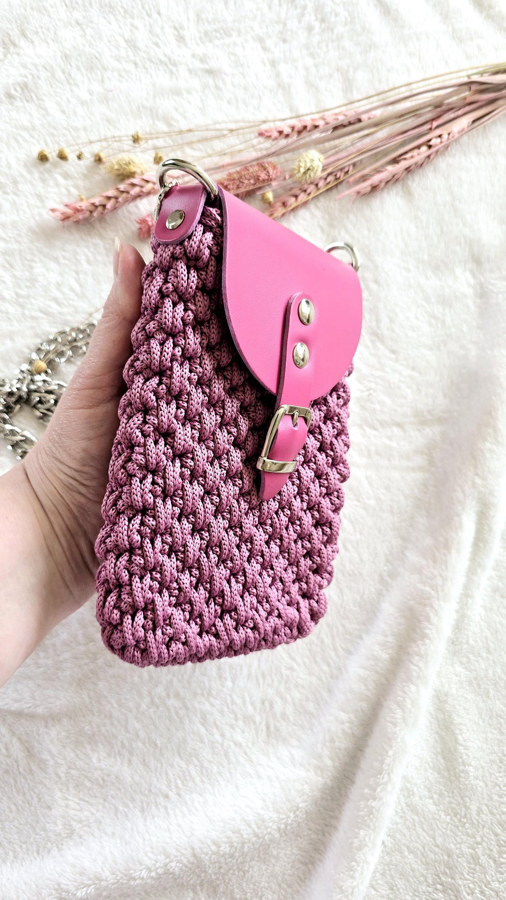 Crochet Phone Bag with Magnetic Closure – Crossbody Pouch for Smartphone – Handmade Storage with Leather Flap & Chain Strap