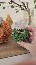 Kürbis in Herbstfarben, Tischdeko Boho Style, Herbstdeko Geschenkidee Herbst – Handgemachte Herbstdekoration Skandinavische Einrichtung