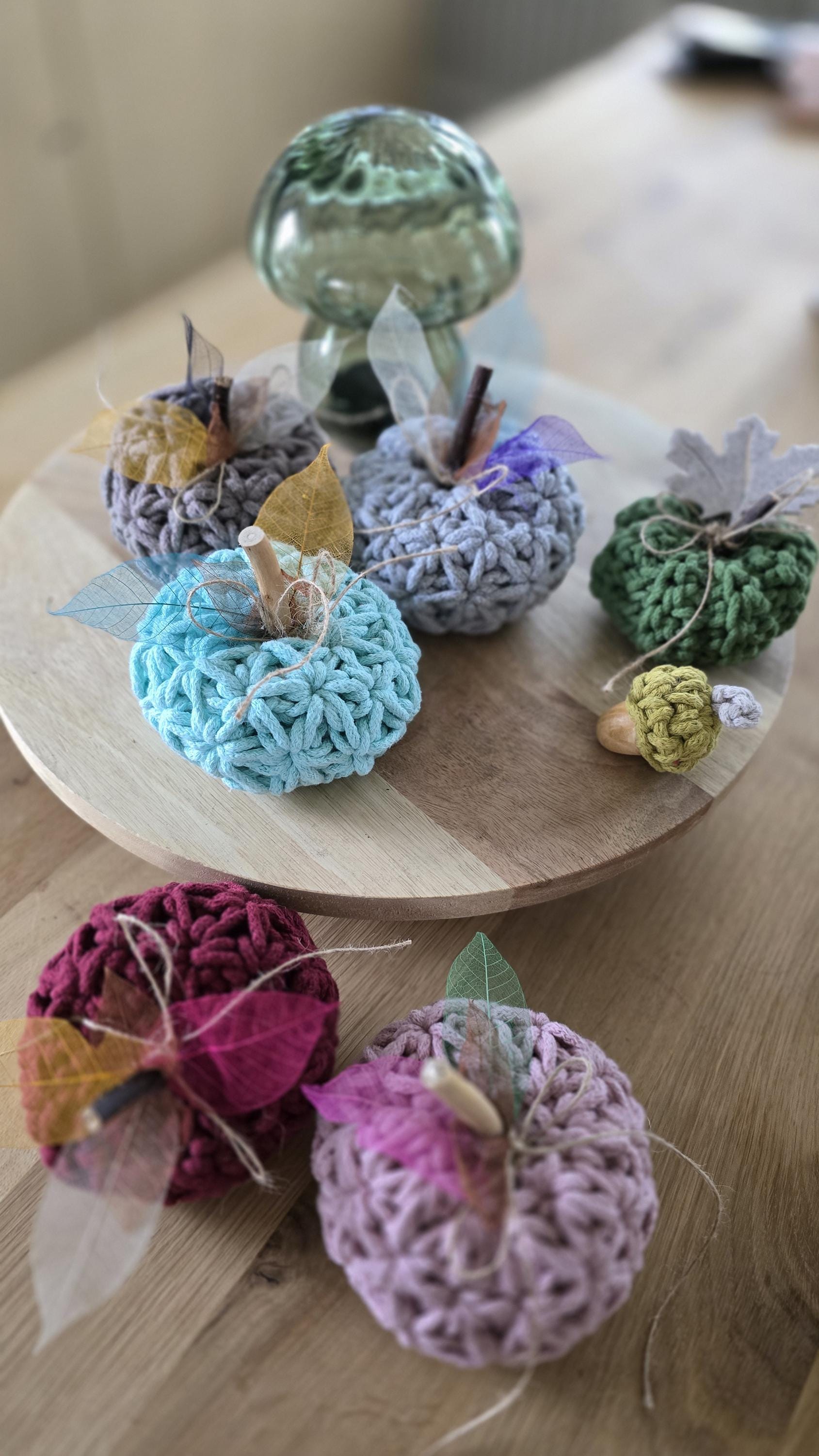 Perfekt als liebevolles Gastgeschenk, stilvolle Tischdeko oder Akzent im Wohnzimmer – sie machen den Herbst ein bisschen wärmer und besonders.