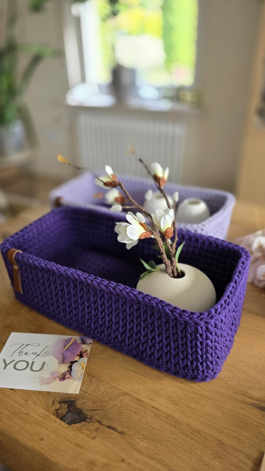 Suchst du ein besonderes Geschenk zur Geburt? Du hast es gefunden! Mit seinem charmanten Design eignet sich der Korb auch als kreative Herbstdekoration oder für tolle Weihnachtsgeschenke Ideen.