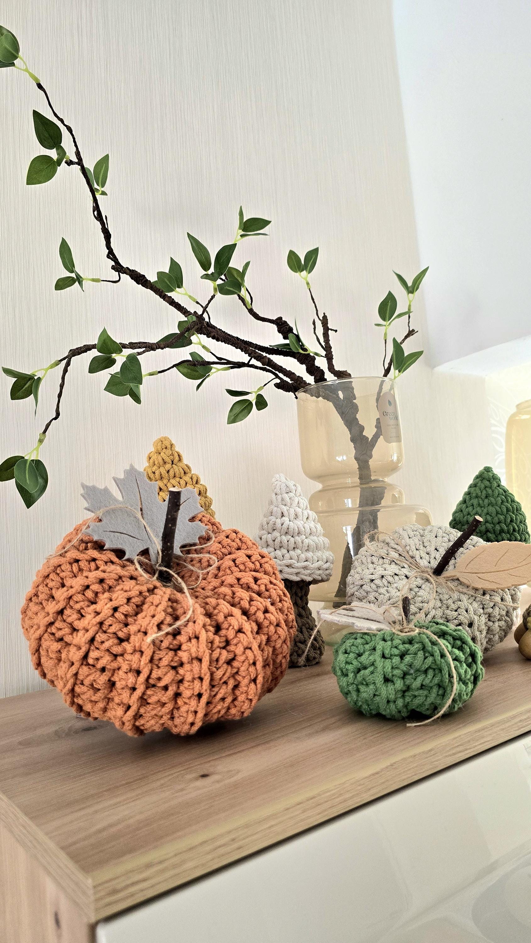 As the leaves fall outside, coziness moves inside: crochet pumpkin, pumpkin decor, fall crochet decor – handmade little treasures that bring autumn warmth to your home.