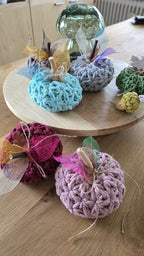 Perfekt als liebevolles Gastgeschenk, stilvolle Tischdeko oder Akzent im Wohnzimmer – sie machen den Herbst ein bisschen wärmer und besonders.