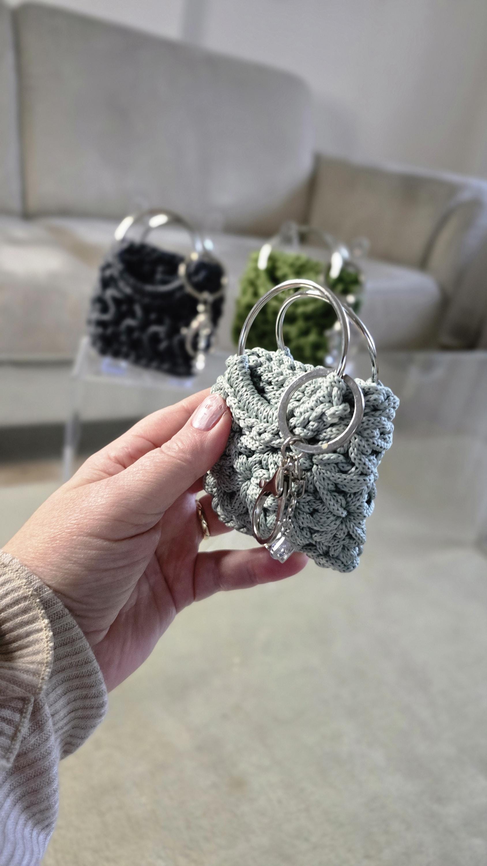 Detailaufnahme des plastischen Jasminmusters mit klarer geometrischer Struktur.