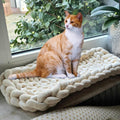 ✔ Perfekte Passform: Passt ideal auf Fensterbänke, damit deine Katze entspannt die Aussicht genießen kann.
✔ Weich & gemütlich: Hochwertige Polsterung sorgt für maximalen Komfort.