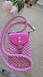 Detail der Häkelstruktur aus hochwertigem 3-mm-Polyestergarn.