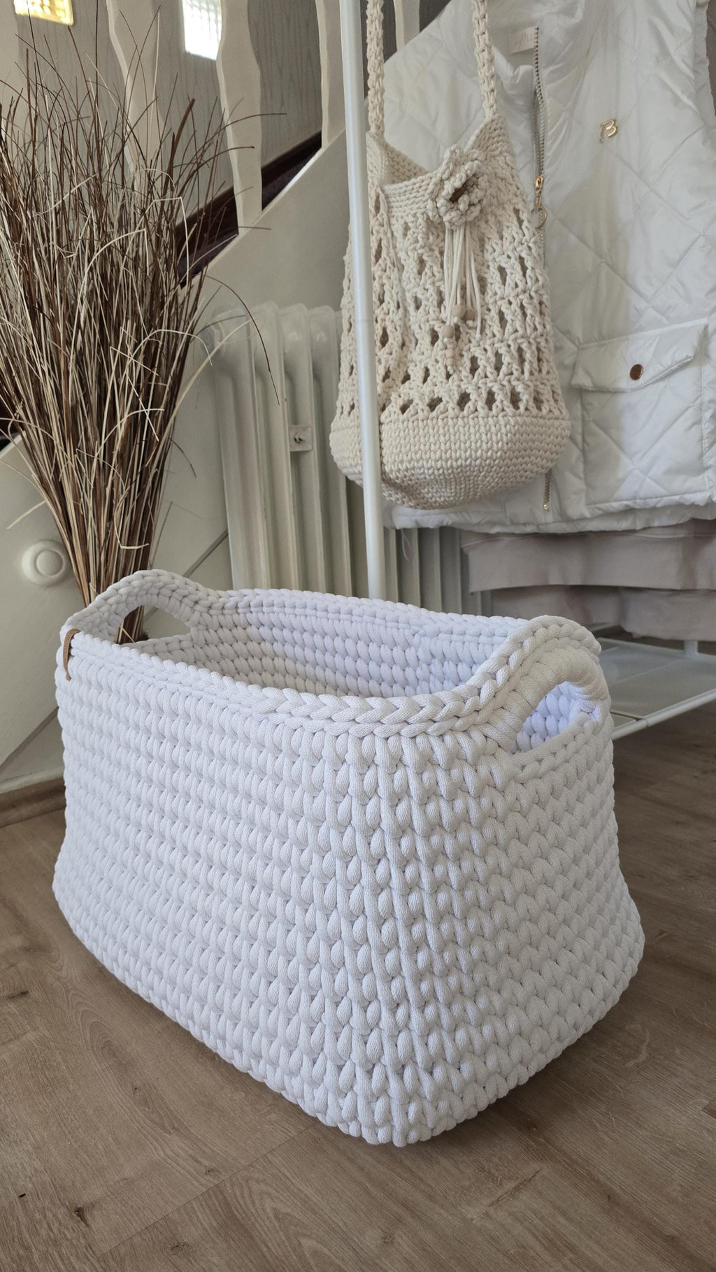 Handgefertigter XXL-Korb, eckiger Aufbewahrungskorb, platzsparender Deckenkorb, Wäschekorb im skandinavischen Design, stabil Newspaperbasket