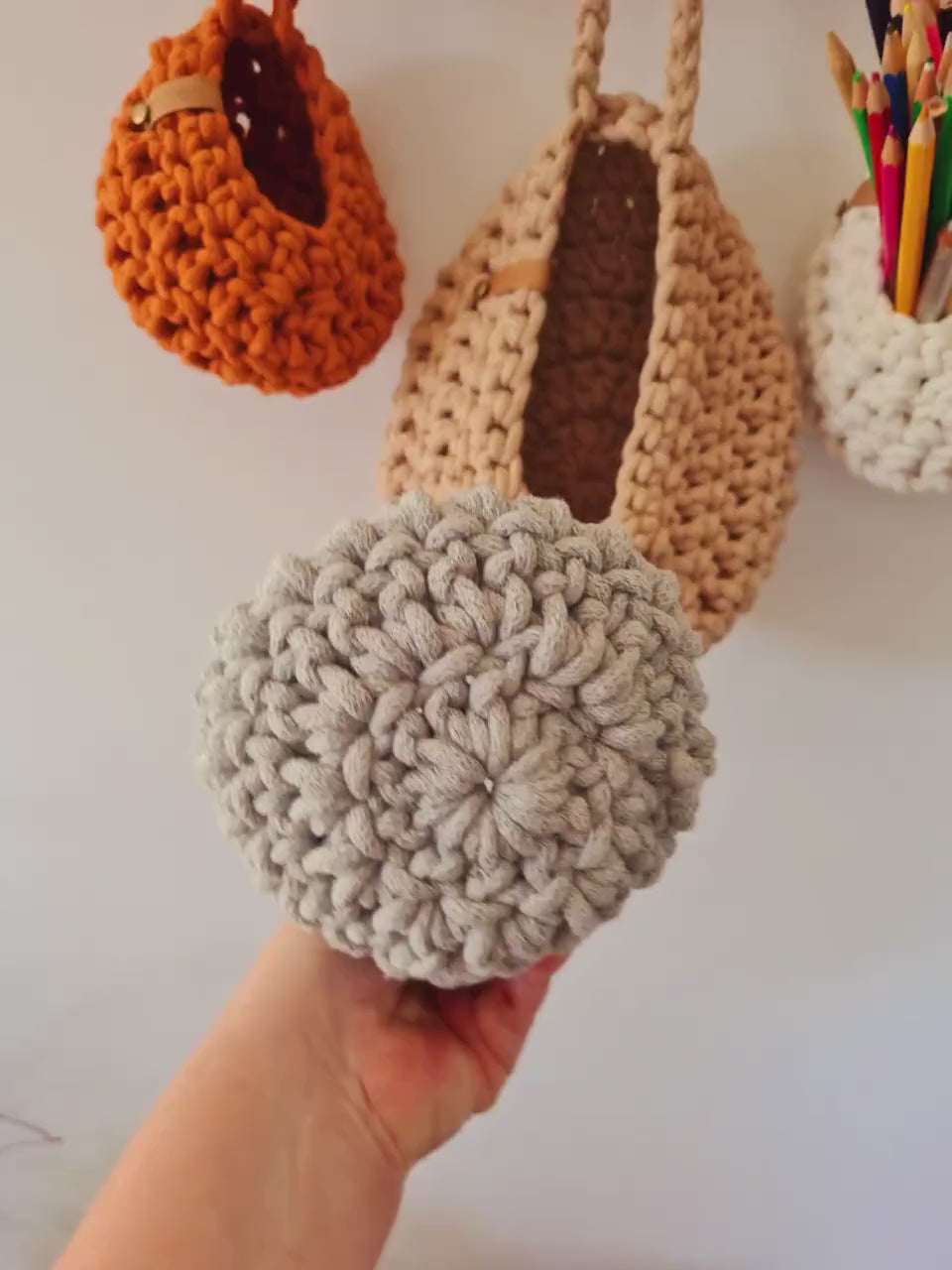 Hängekorb gehäkelt, Hängetasche, Aufbewahrungskorb, Kinderzimmer Organizer, Spielzeugaufbewahrung,Kinderzimmer Deko, Utensilo