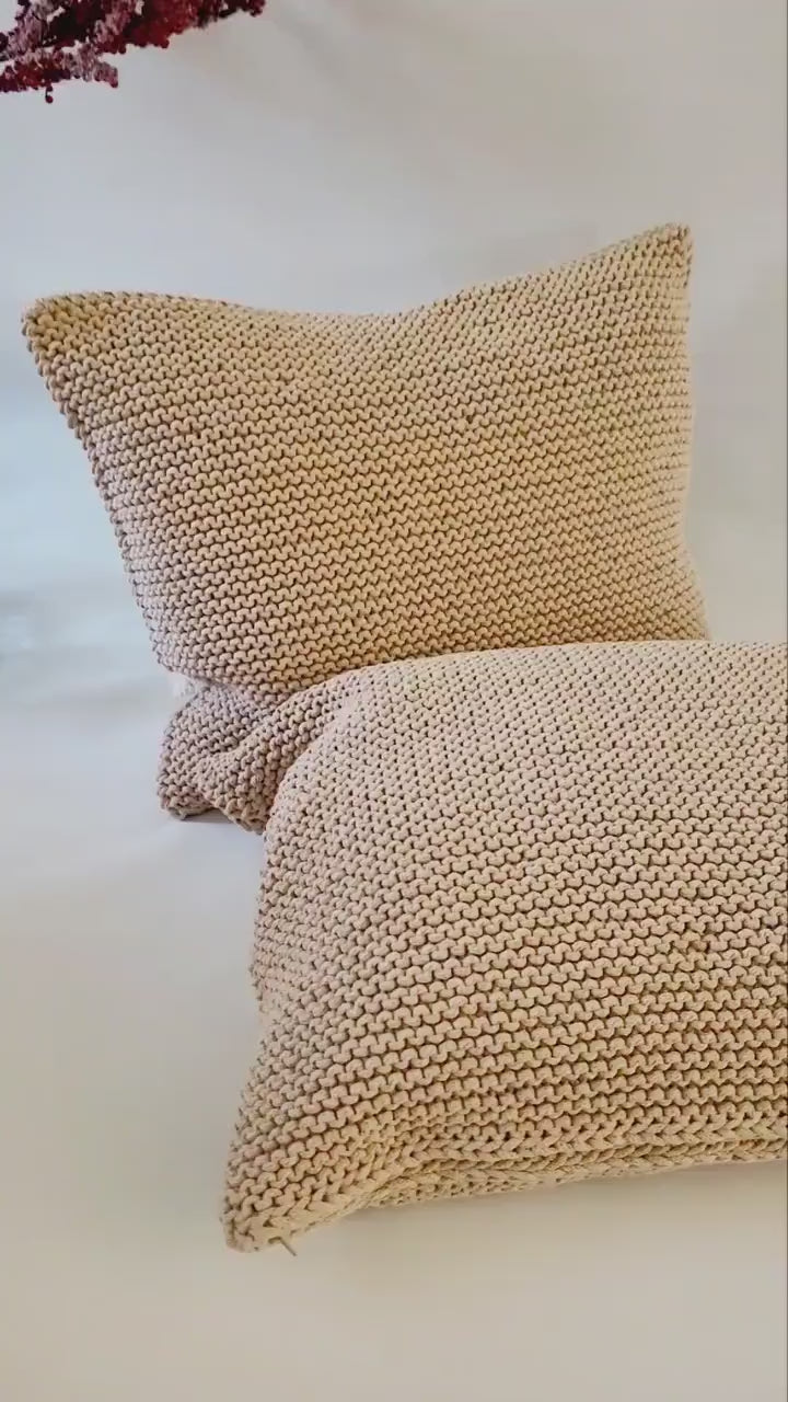 Kissen gestrickt, Geschenkidee, moderne Wohnkultur, Dekokissen, stilvolles Sofakissen, skandinavisches Dekor, japandi style