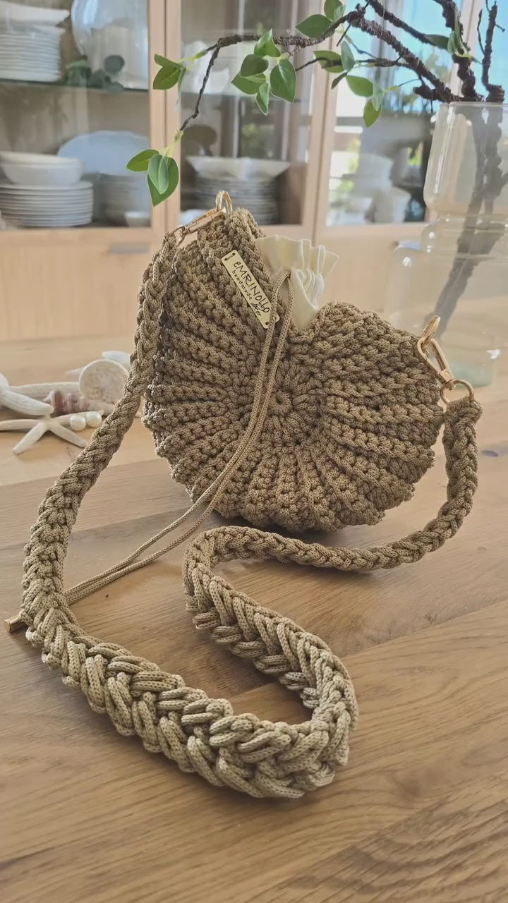 Shell Tasche gehäkelt, sommerliche Muschel Umhängetasche mit Henkel, elegante Handtasche, leicht, stilvoll handmade, Muschel aus Polyester