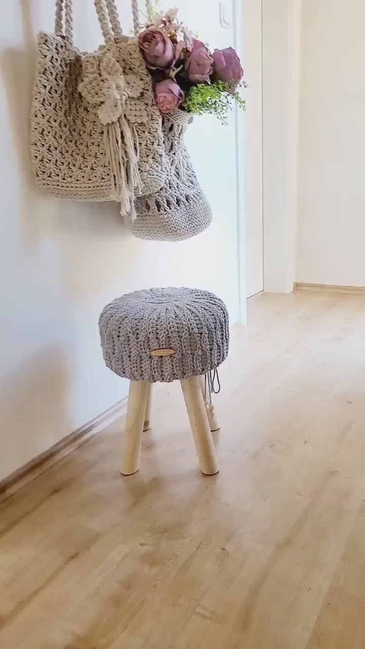 Fußhocker mit gehäkeltem Bezug aus Baumwolle, natürlicher Sitzkomfort für Dein Zuhause im  Wohn- und Kinderzimmer, Sitzhocker skandi Deko